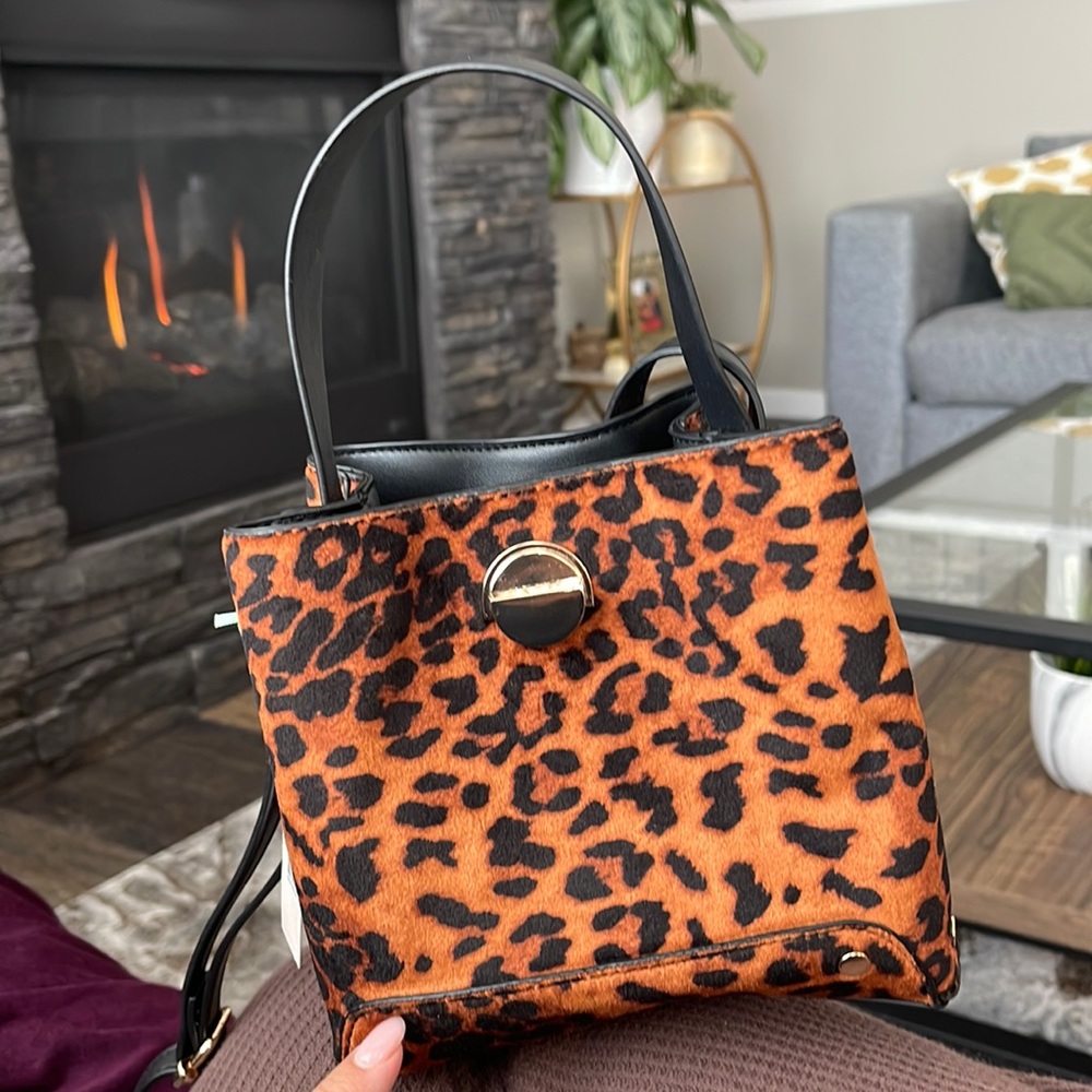 Velvet cheetah print‎ bucket bag.